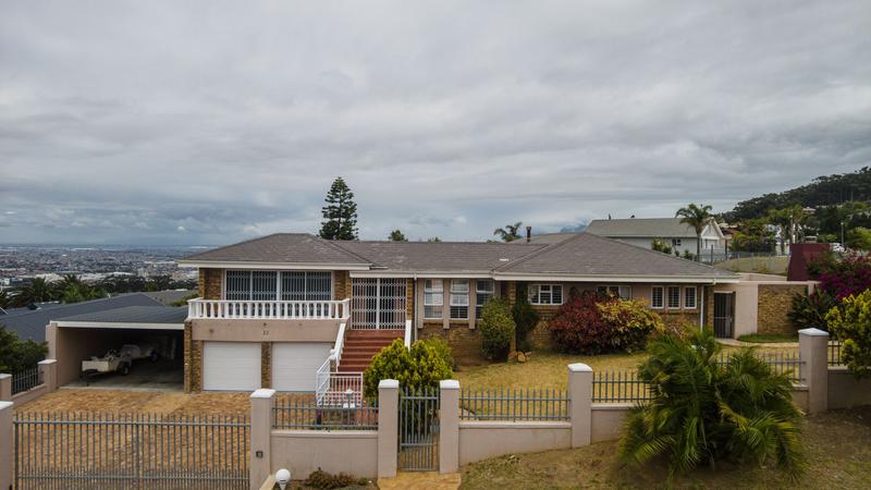 5 Bedroom Property for Sale in Loevenstein Western Cape